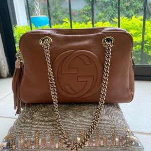 Stunning gucci for sale. Super comfy!! 100% authentic. The color is so gorgeous.